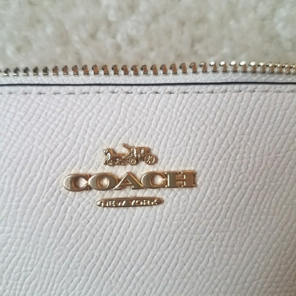 Coach large wristlet in white - Picture 4 of 4